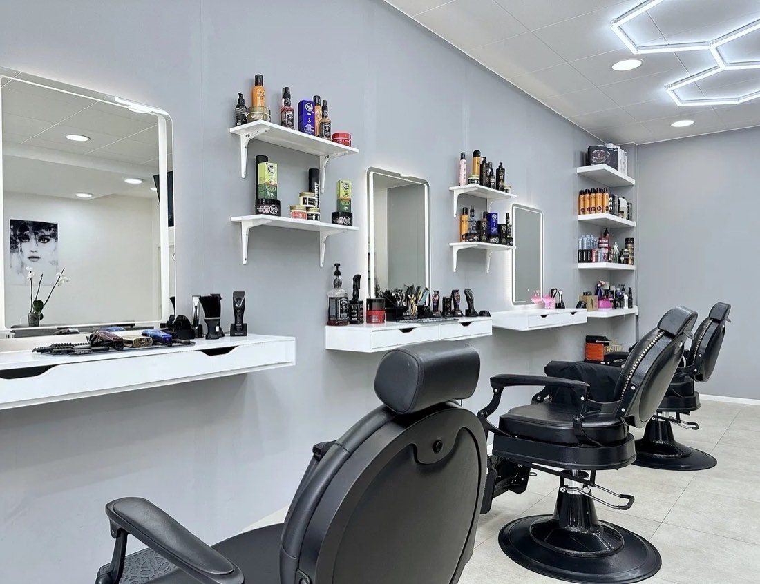 Intérieur du barbershop Signature Élégance à Genève